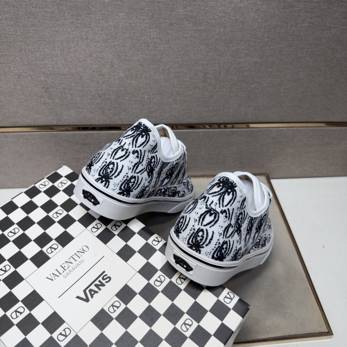 Vans Men's Black Graphic Print Low-Top Sneakers